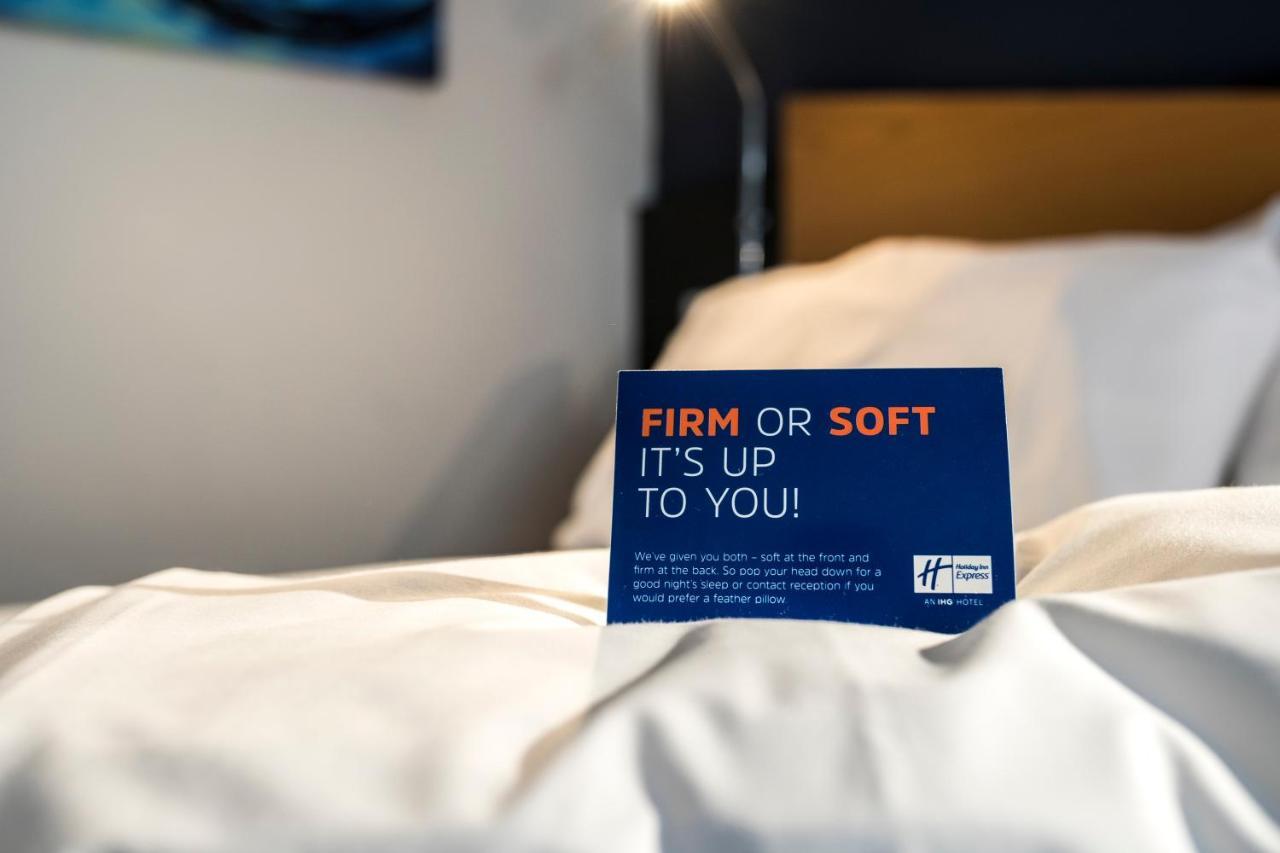 Holiday Inn Express Dunfermline By Ihg Exteriör bild