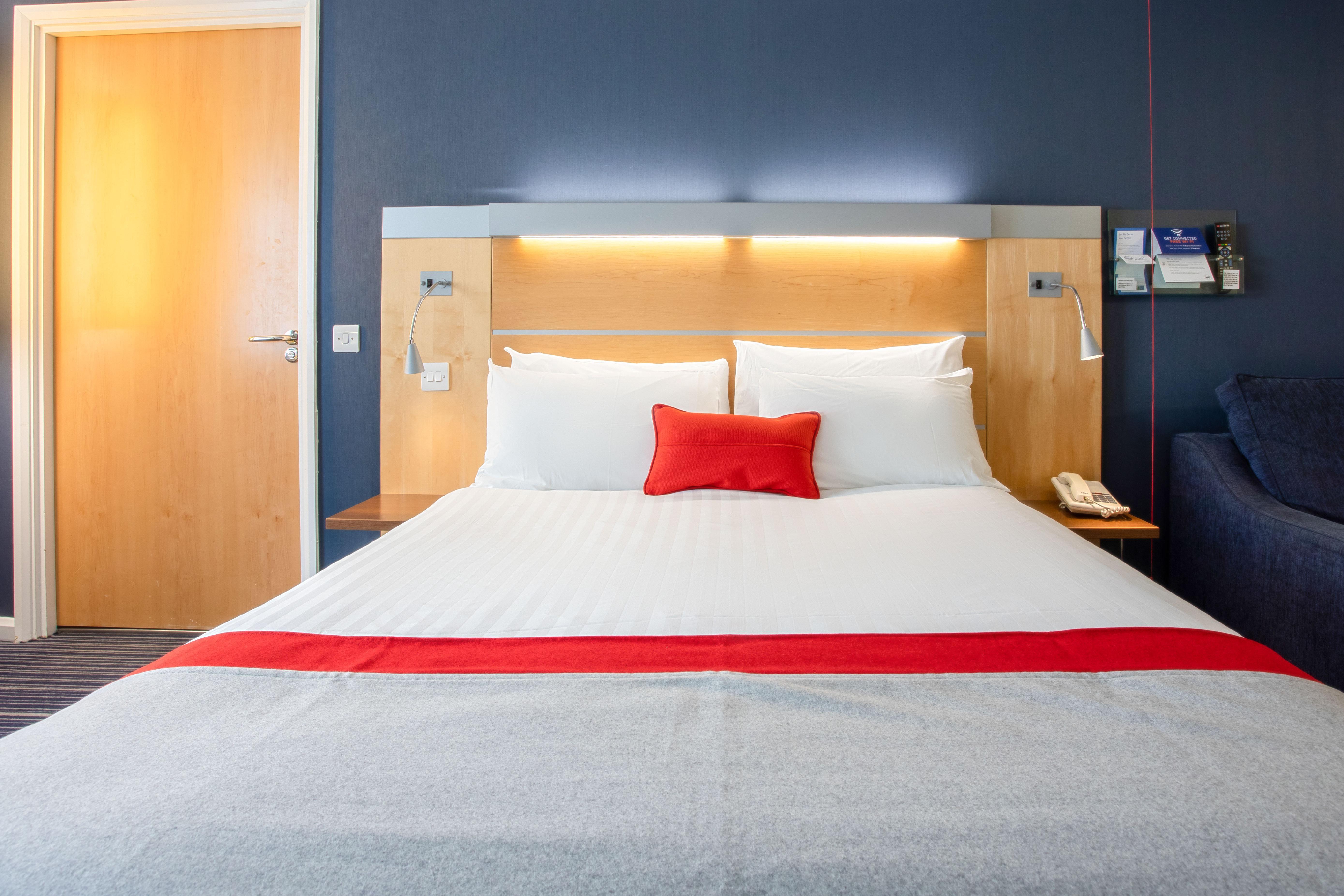 Holiday Inn Express Dunfermline By Ihg Exteriör bild