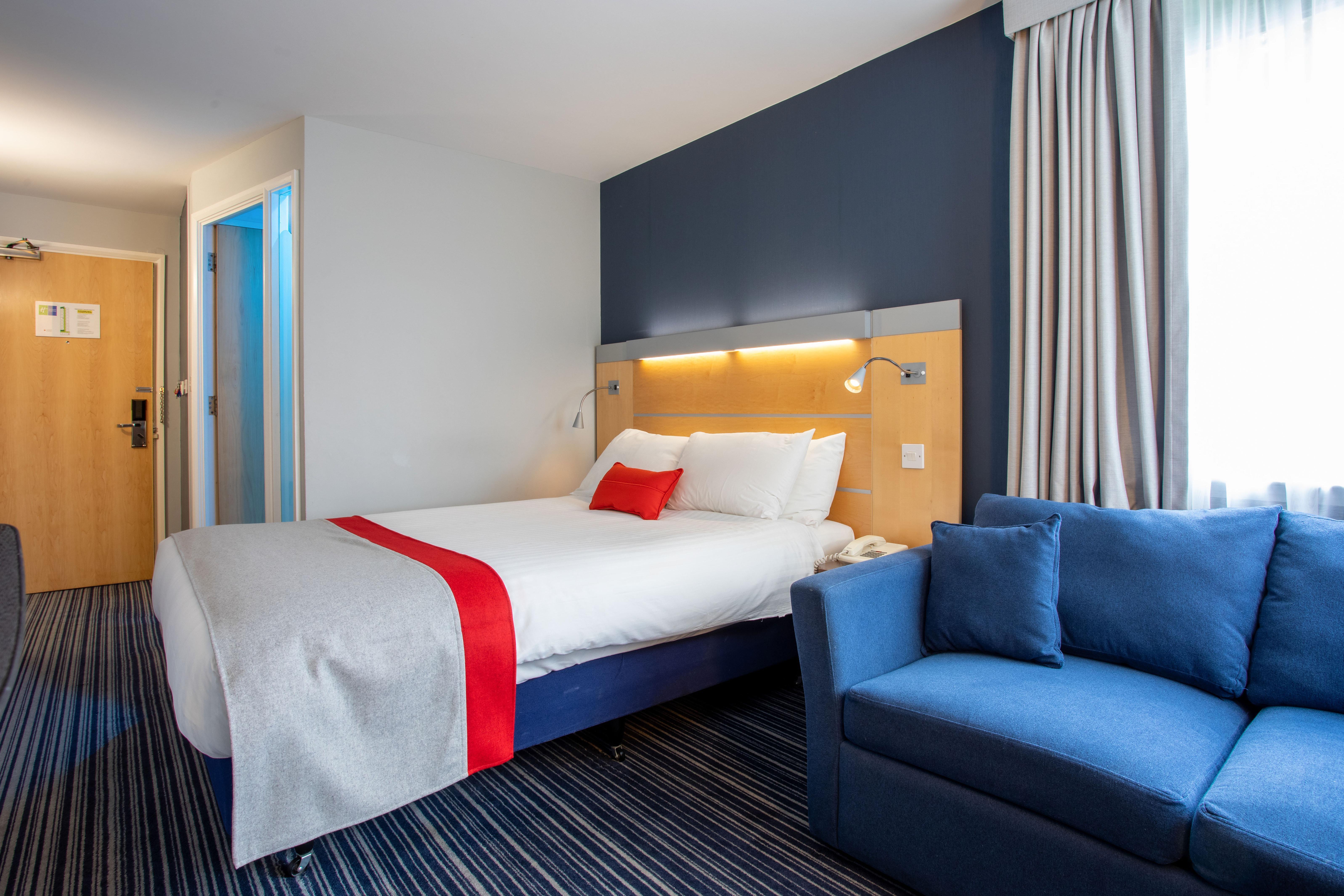 Holiday Inn Express Dunfermline By Ihg Exteriör bild