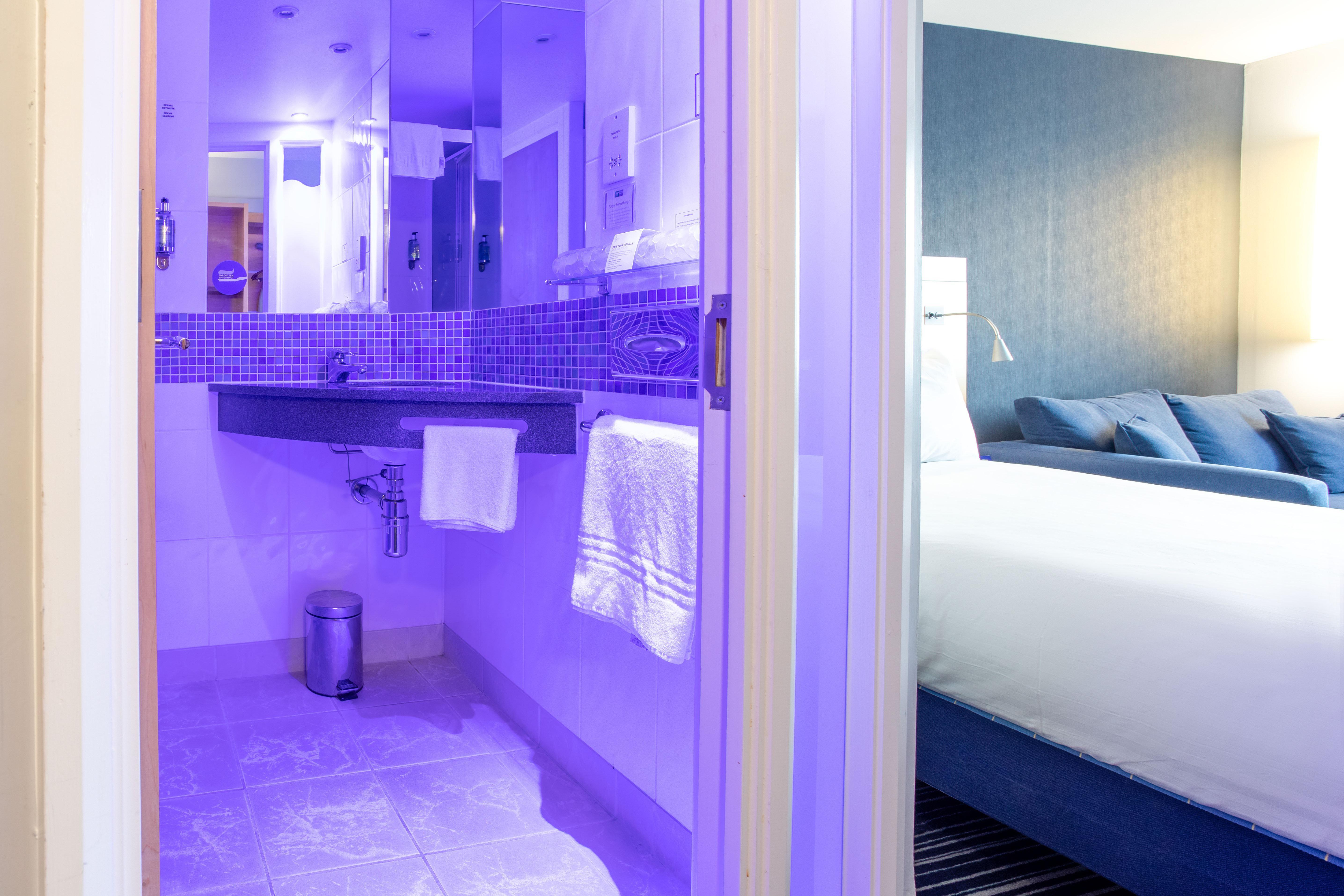 Holiday Inn Express Dunfermline By Ihg Exteriör bild