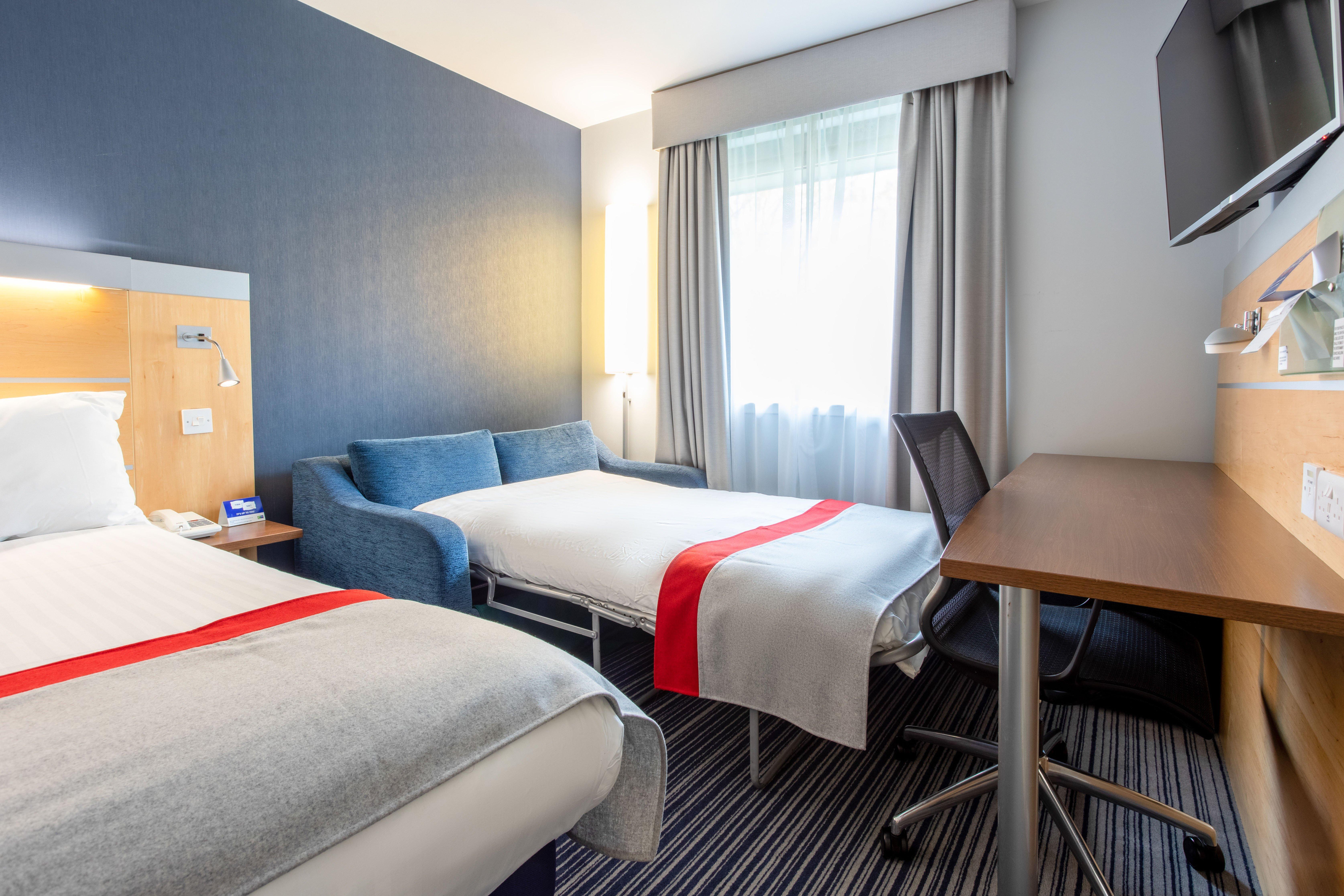 Holiday Inn Express Dunfermline By Ihg Exteriör bild