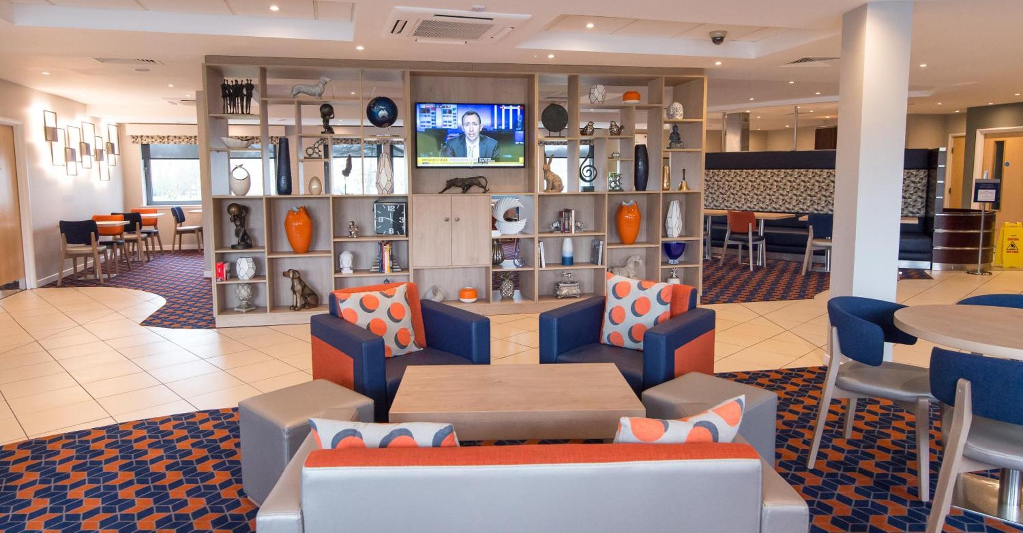 Holiday Inn Express Dunfermline By Ihg Exteriör bild