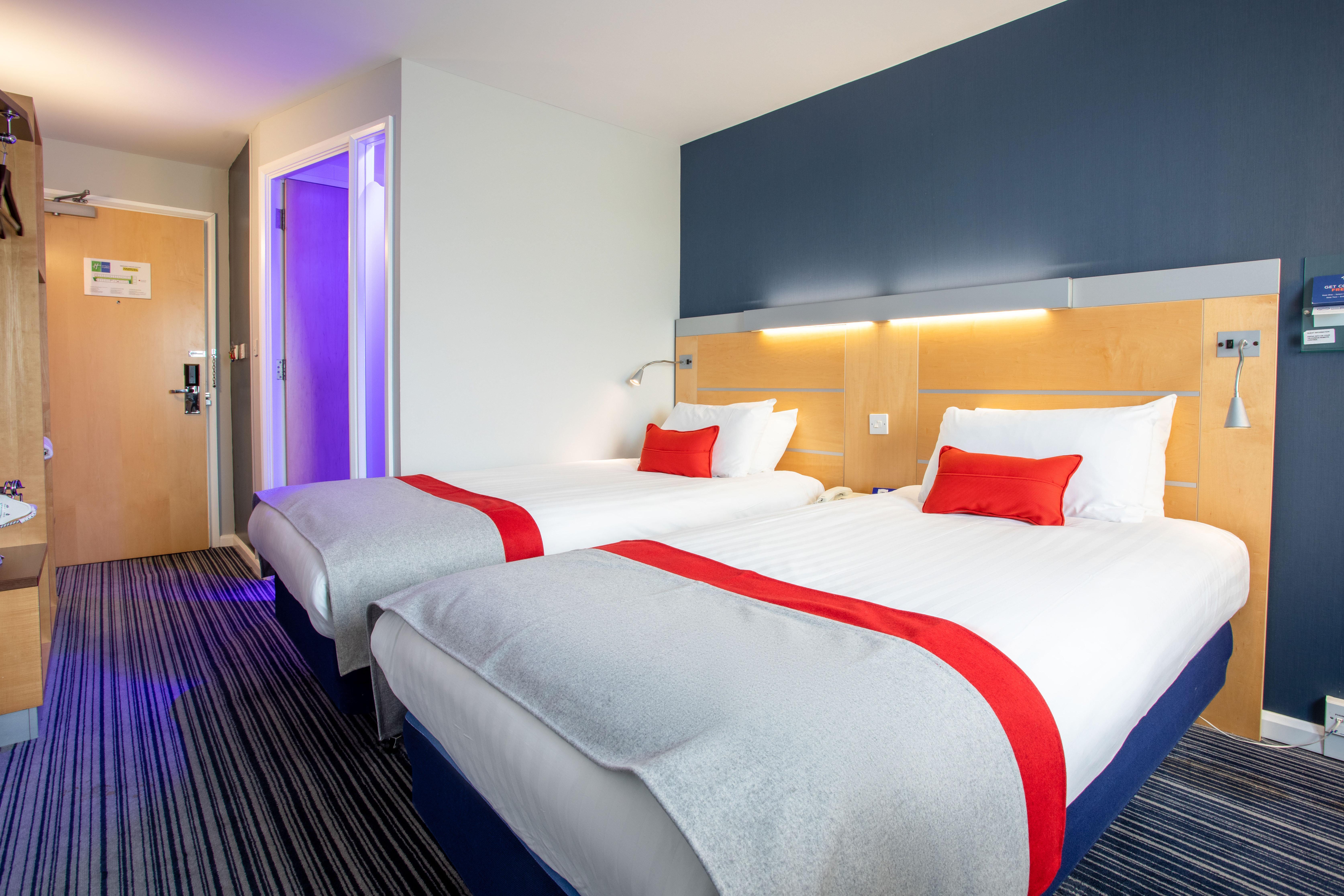 Holiday Inn Express Dunfermline By Ihg Exteriör bild