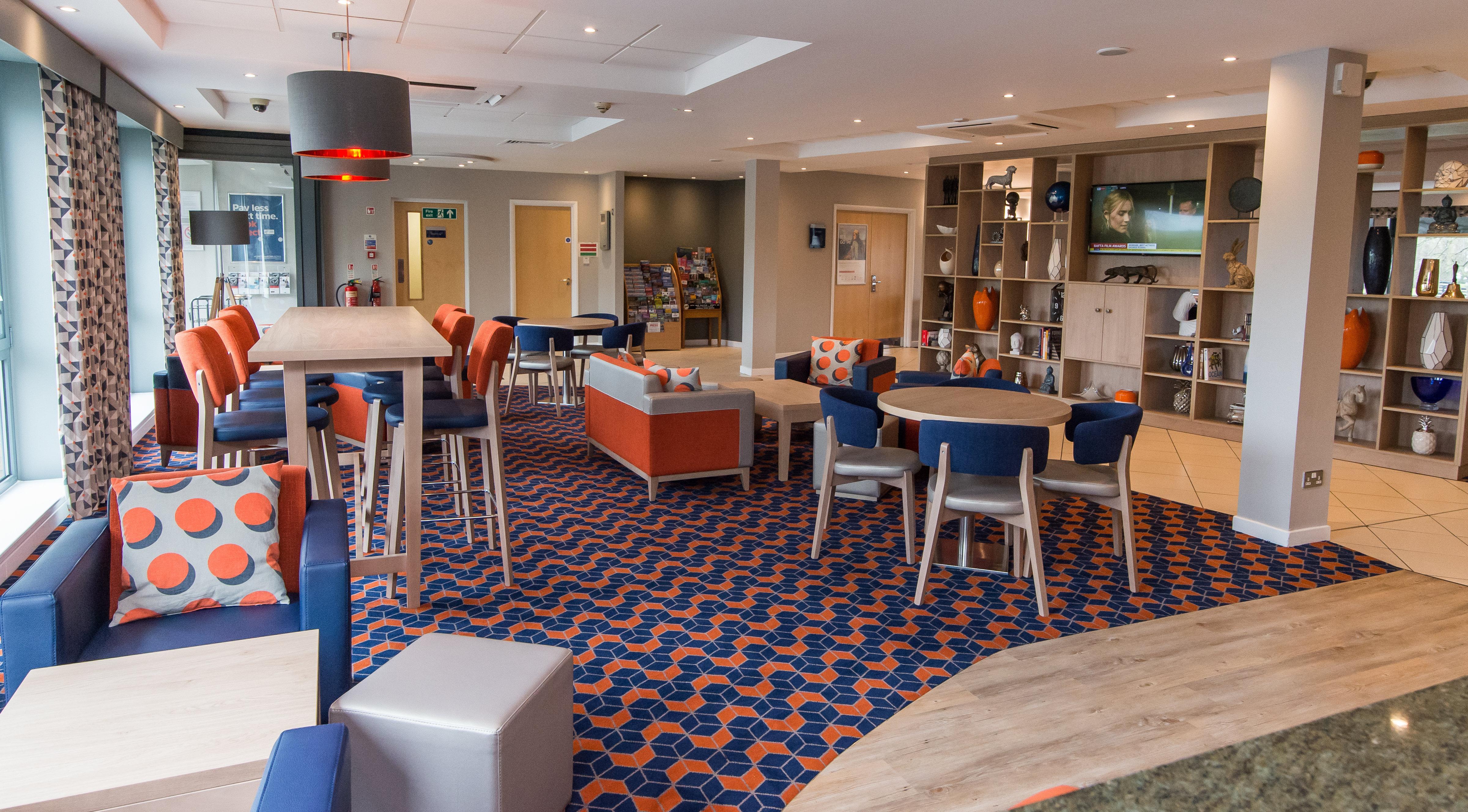 Holiday Inn Express Dunfermline By Ihg Exteriör bild
