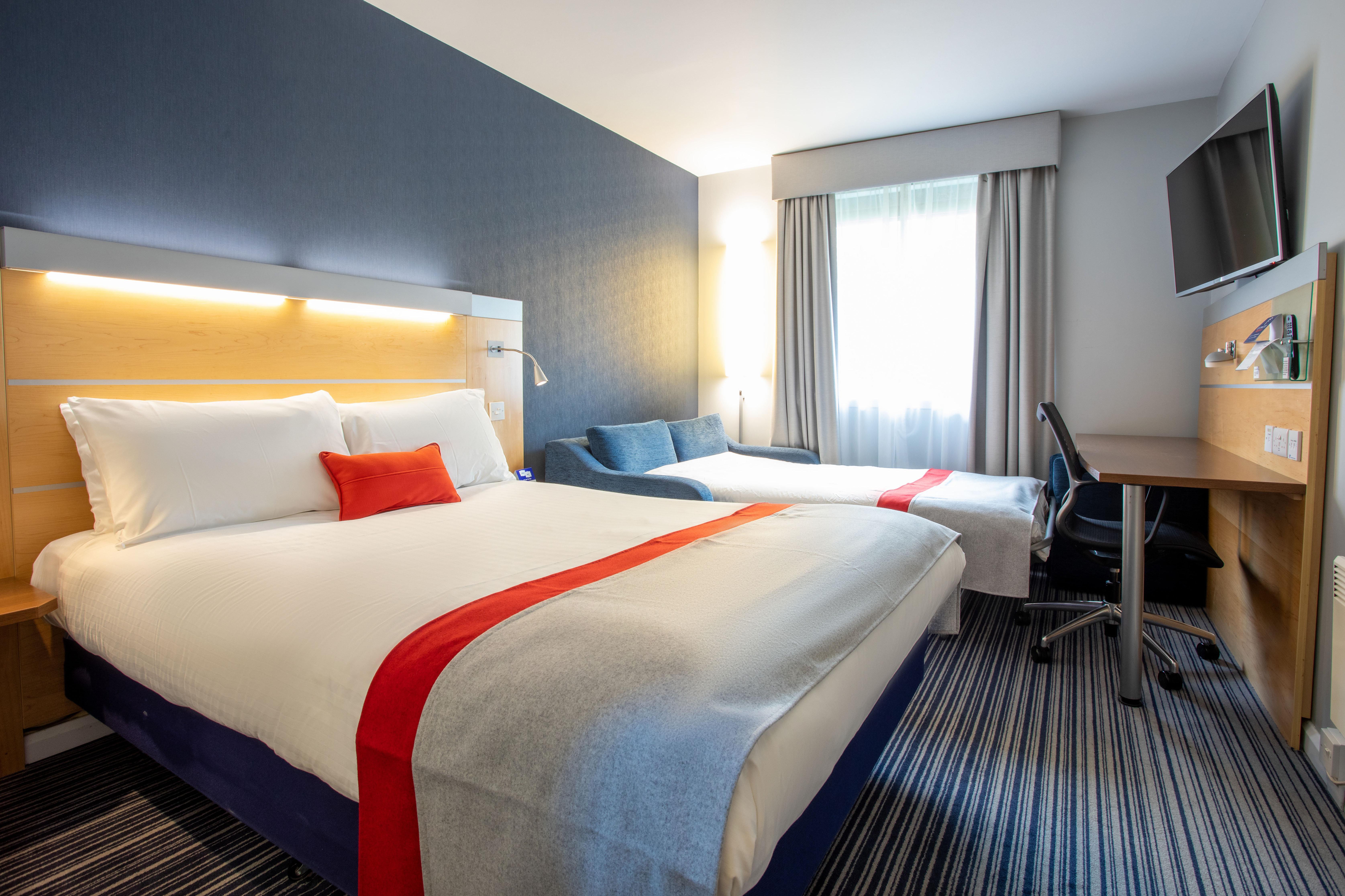 Holiday Inn Express Dunfermline By Ihg Exteriör bild