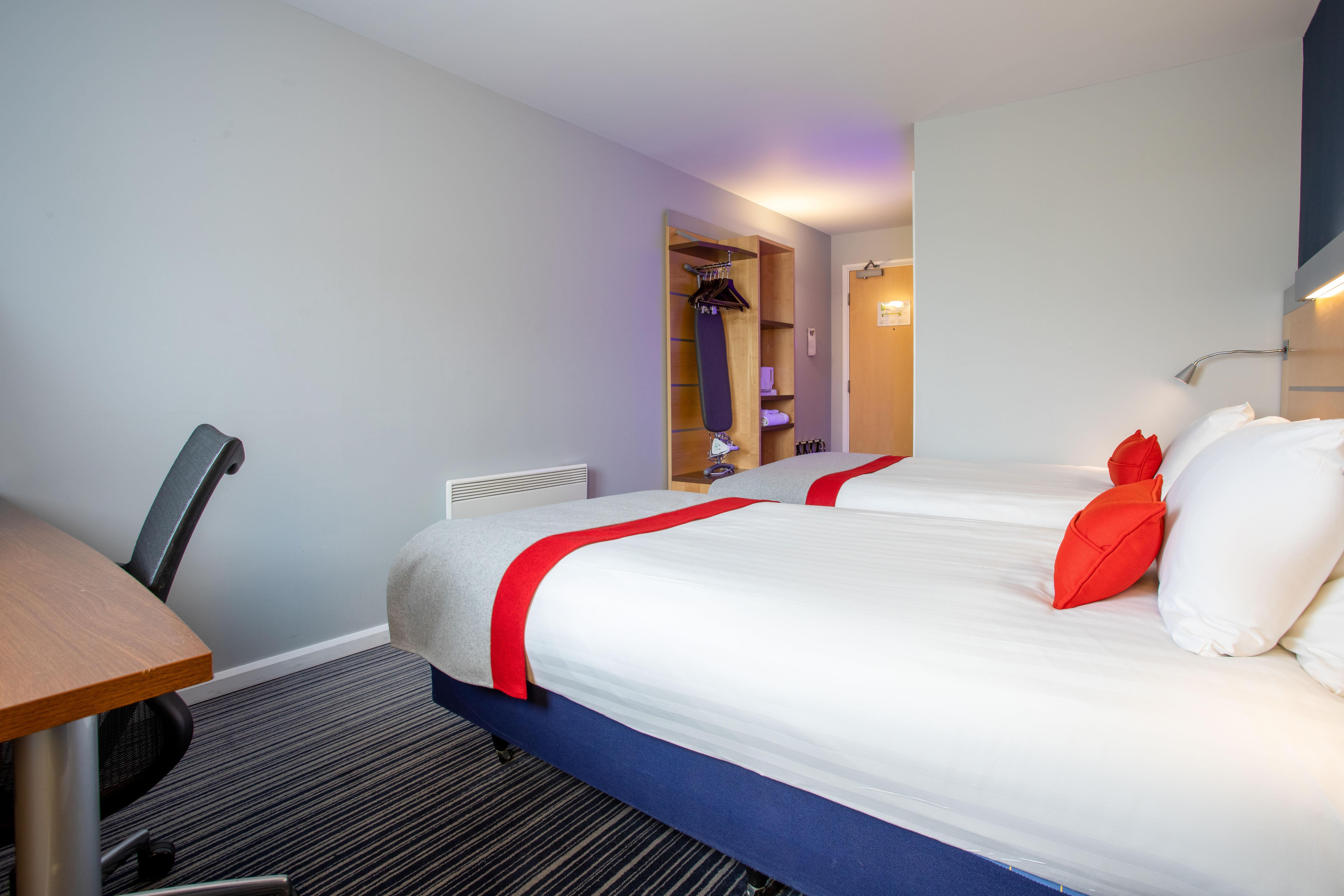 Holiday Inn Express Dunfermline By Ihg Exteriör bild