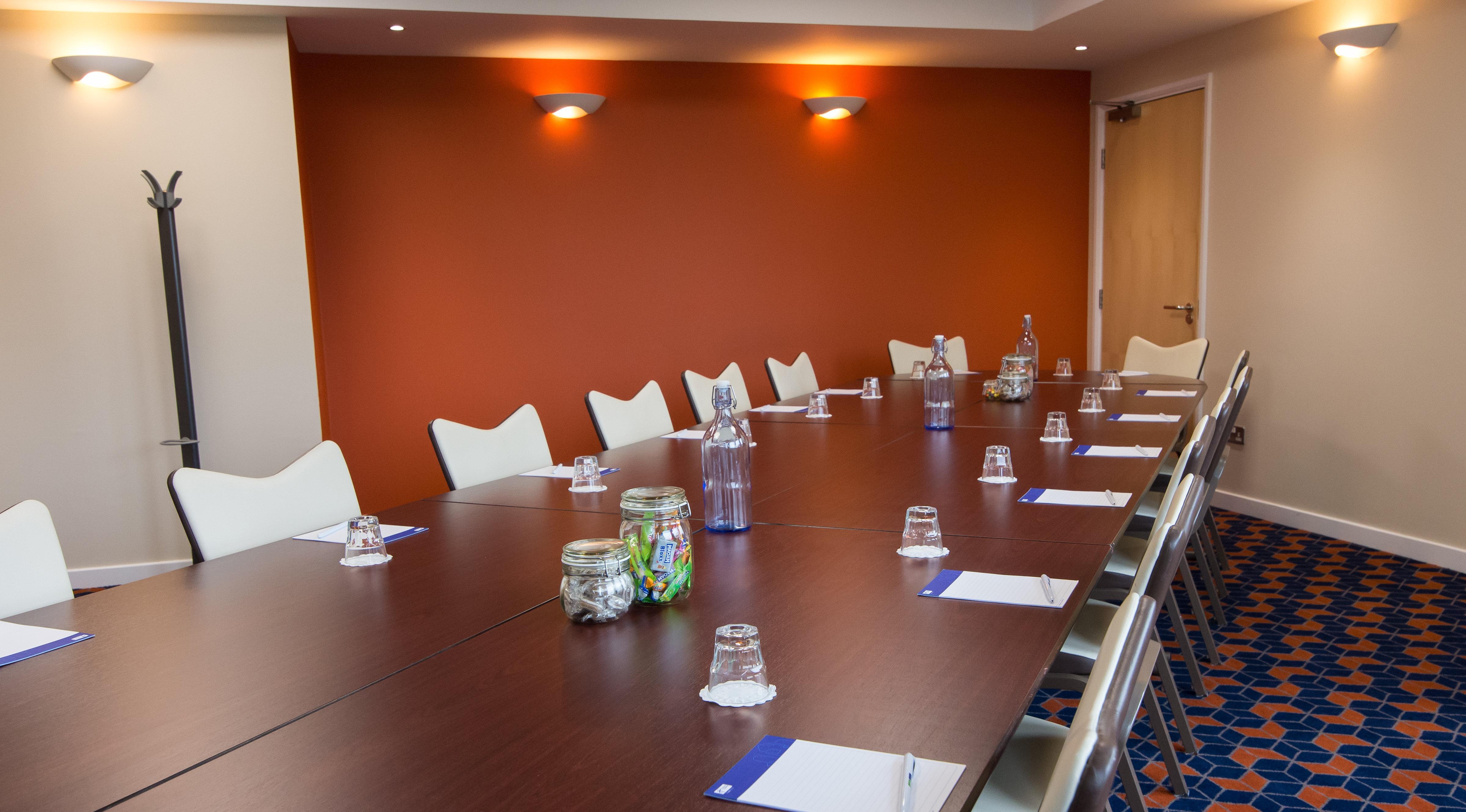 Holiday Inn Express Dunfermline By Ihg Exteriör bild