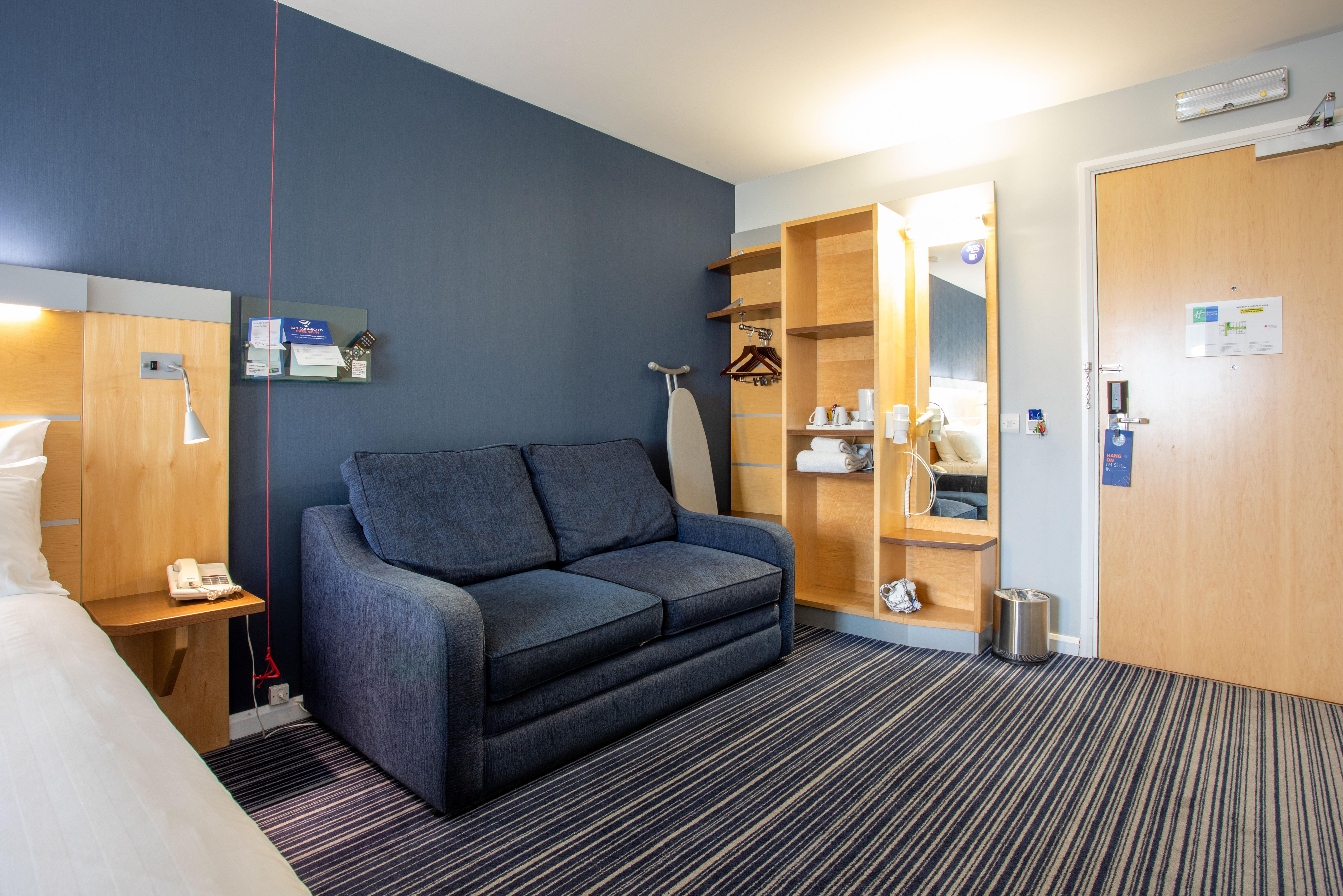 Holiday Inn Express Dunfermline By Ihg Exteriör bild