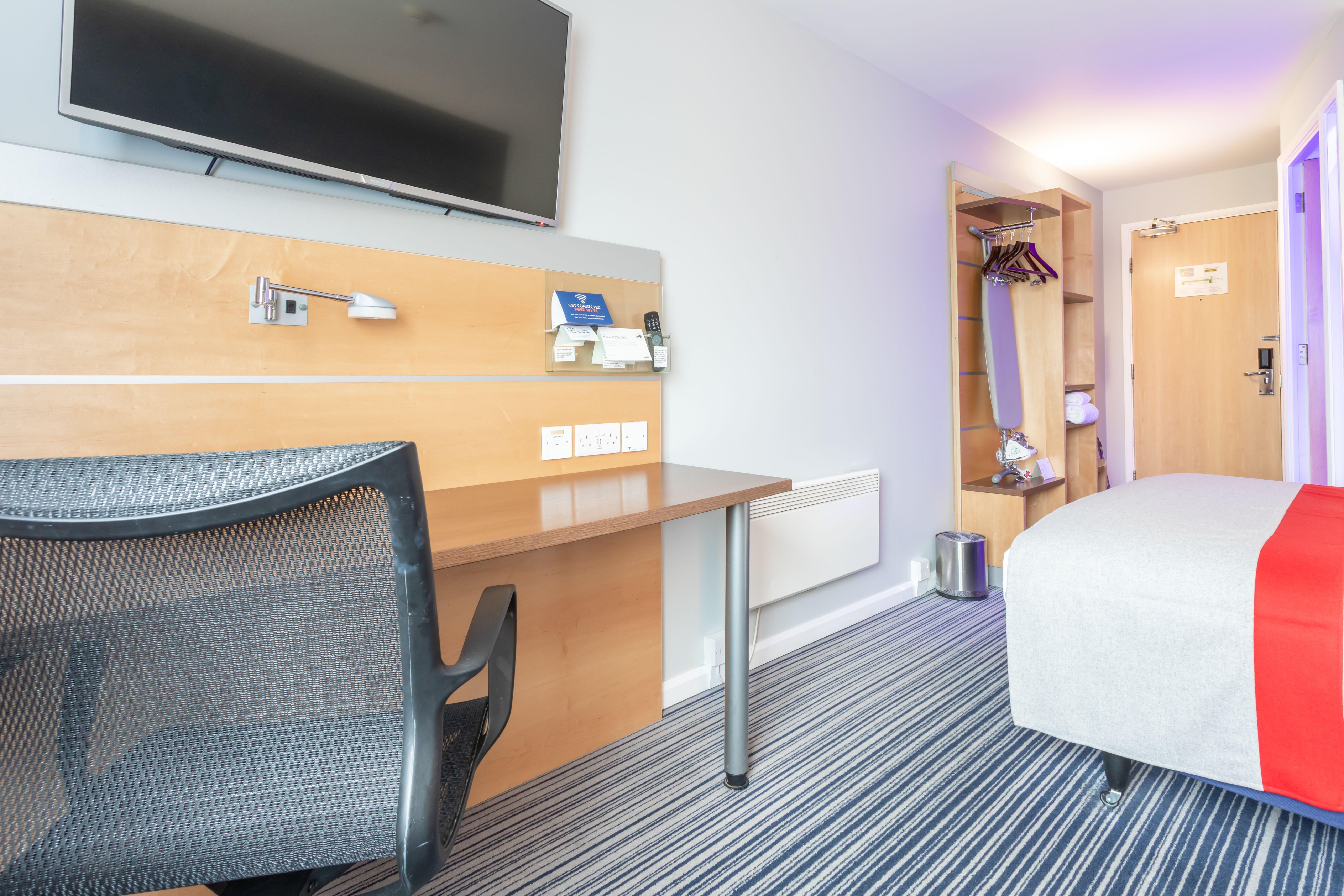 Holiday Inn Express Dunfermline By Ihg Exteriör bild