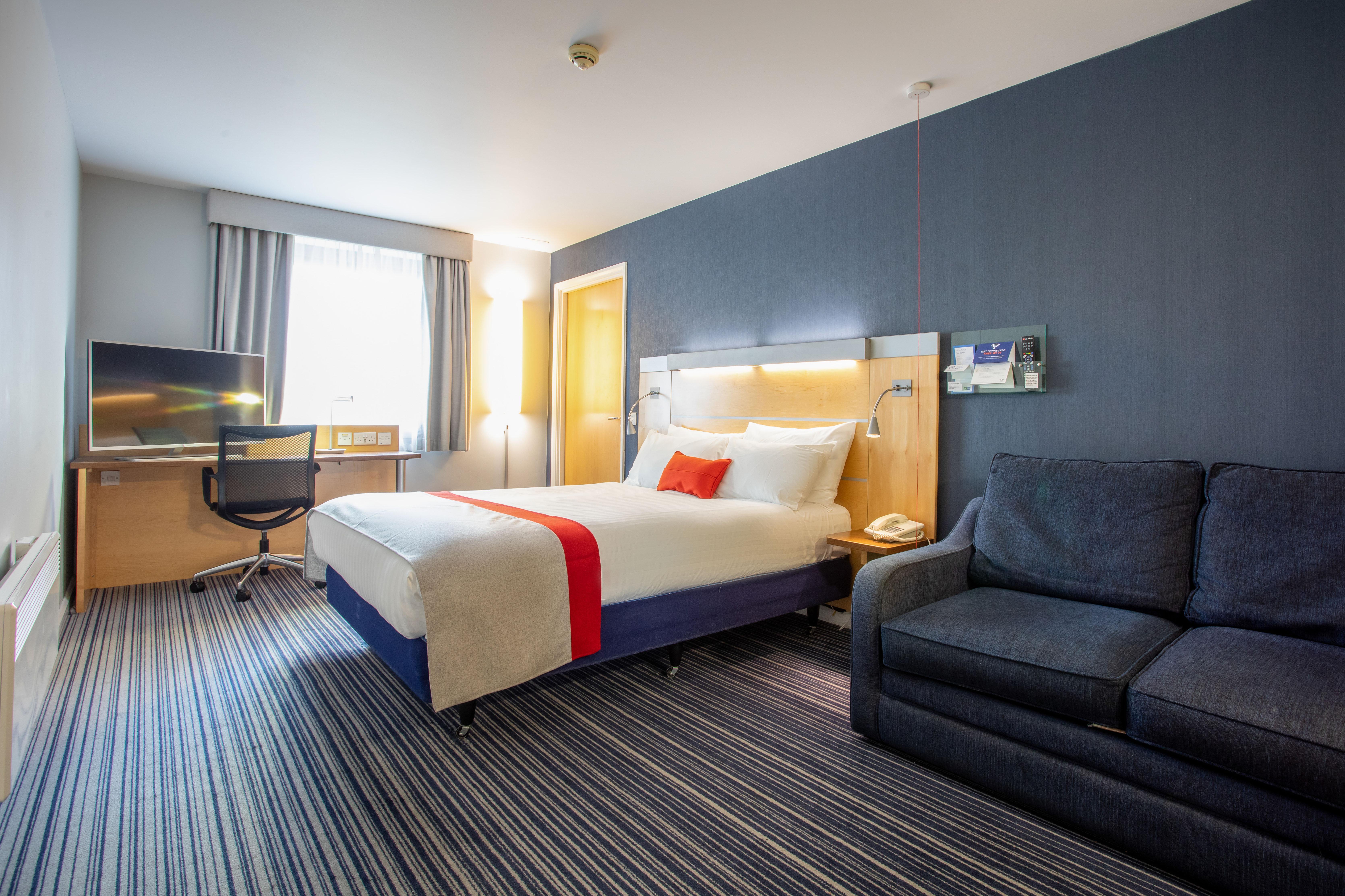 Holiday Inn Express Dunfermline By Ihg Exteriör bild