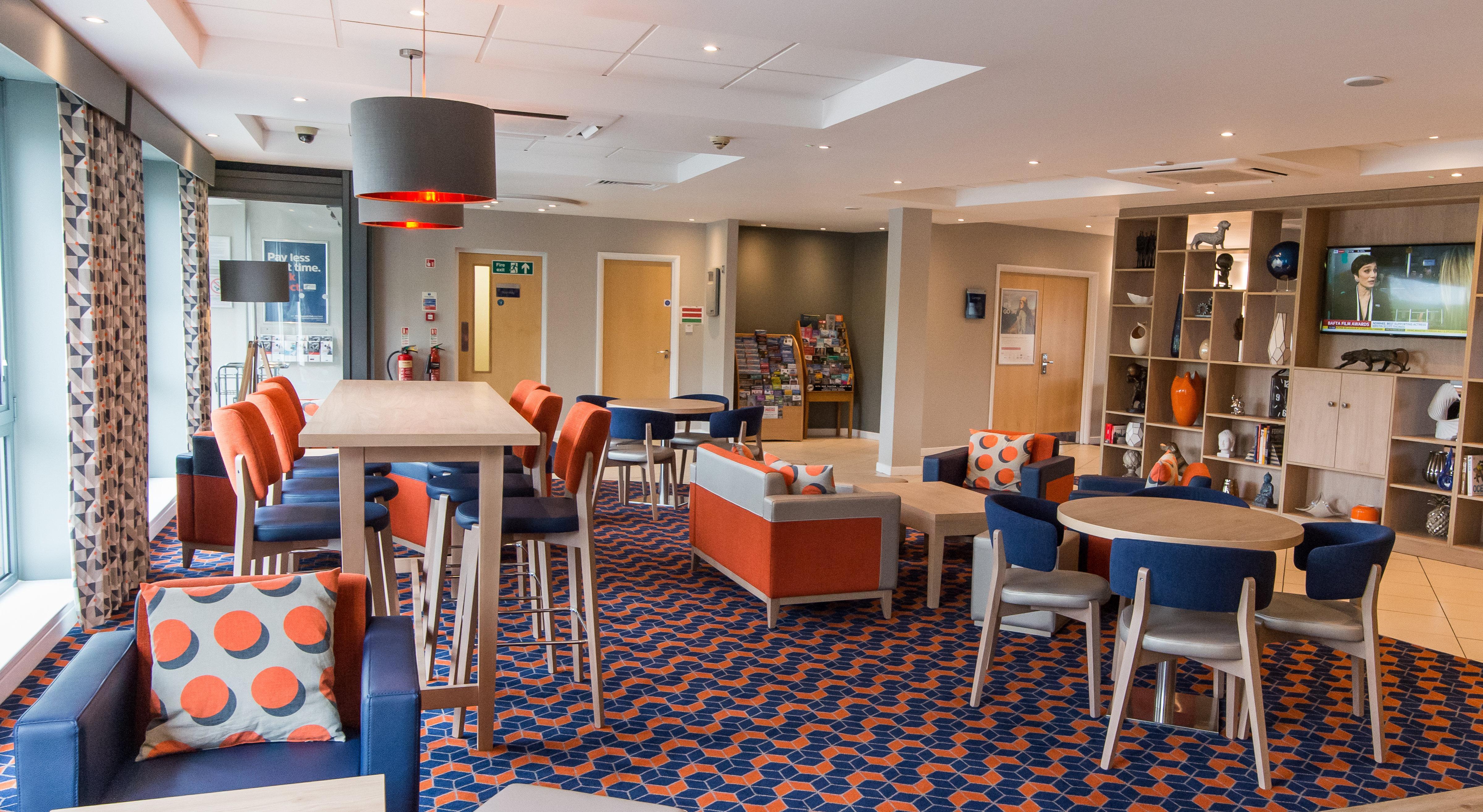 Holiday Inn Express Dunfermline By Ihg Exteriör bild