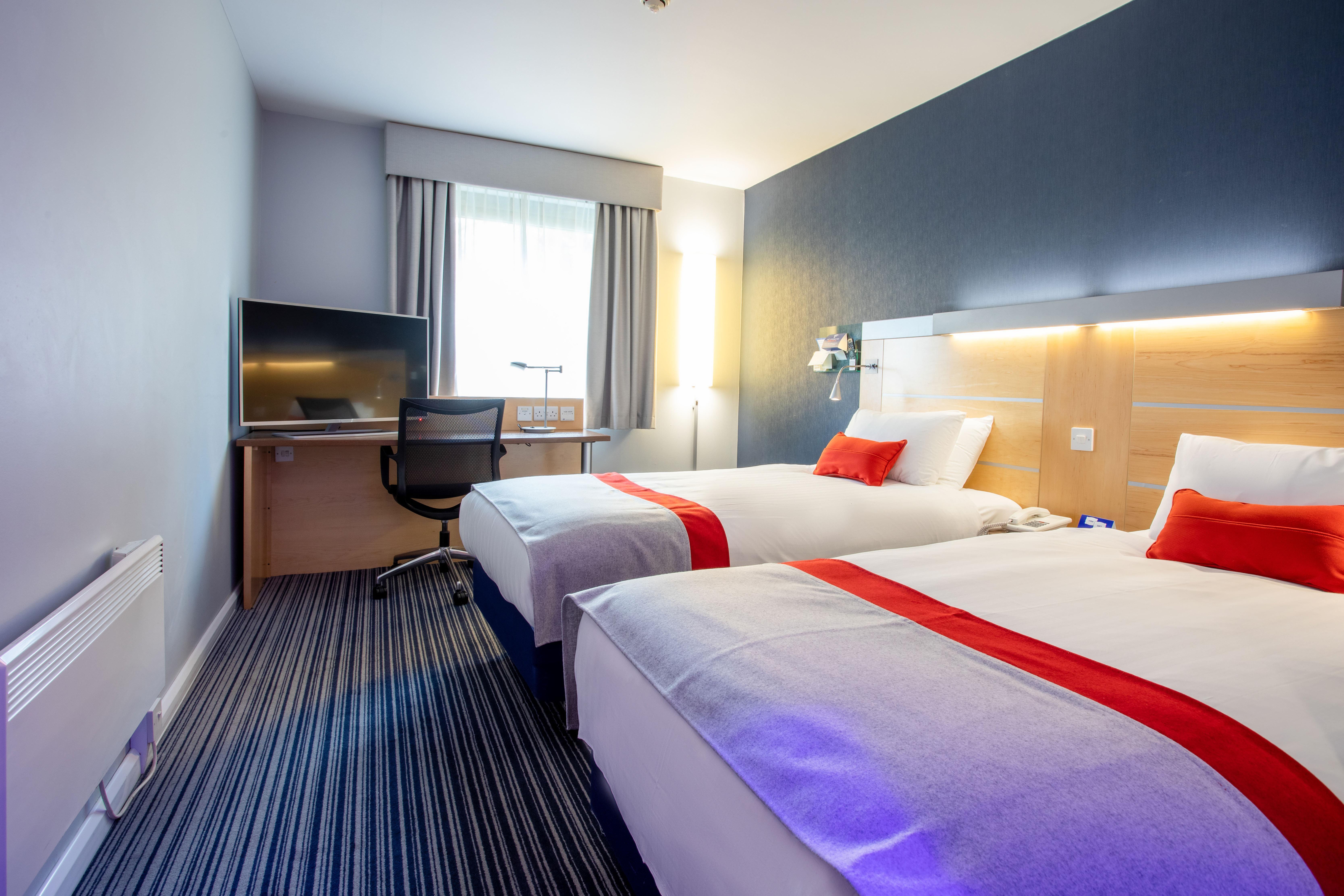 Holiday Inn Express Dunfermline By Ihg Exteriör bild