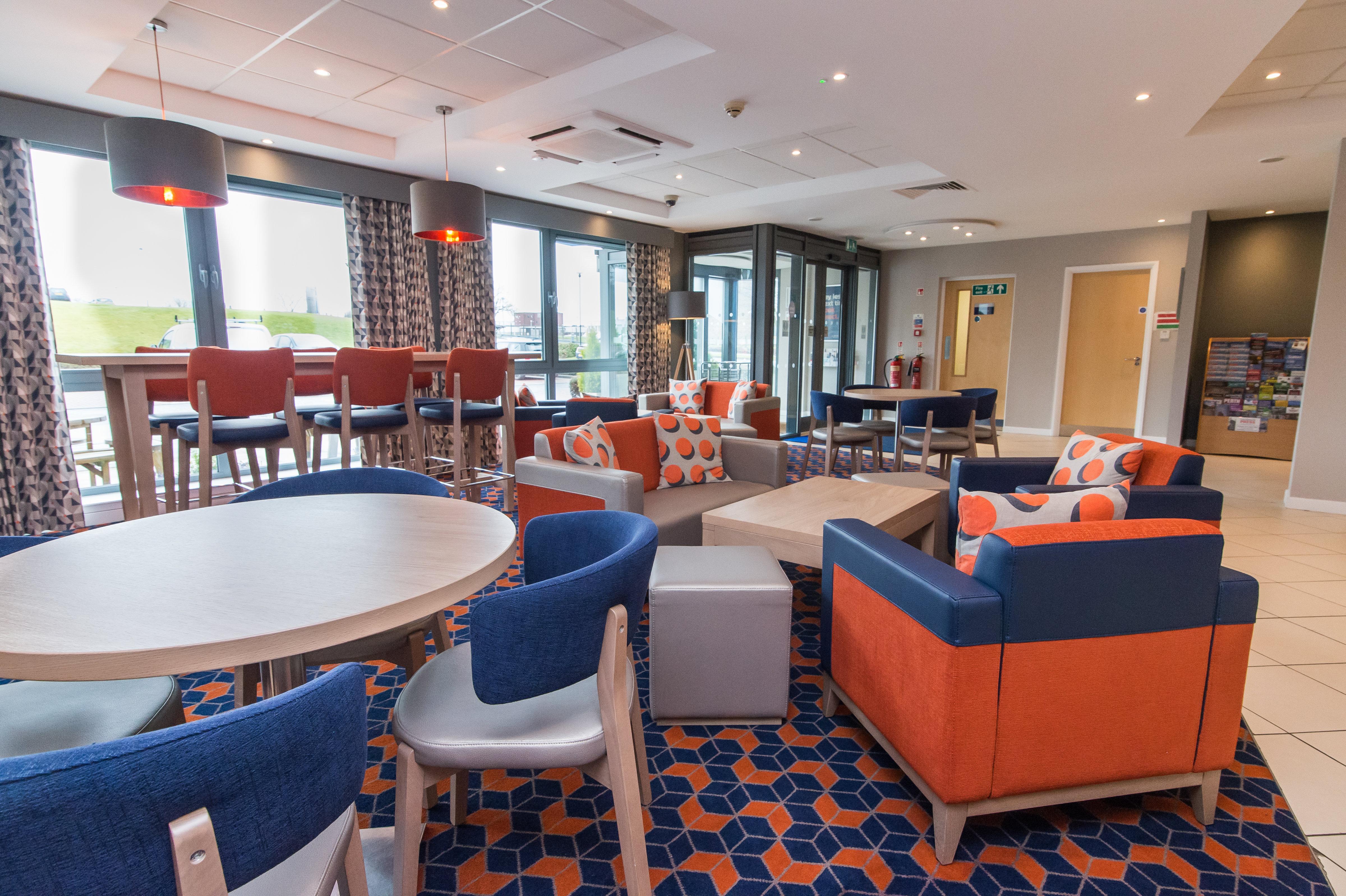 Holiday Inn Express Dunfermline By Ihg Exteriör bild