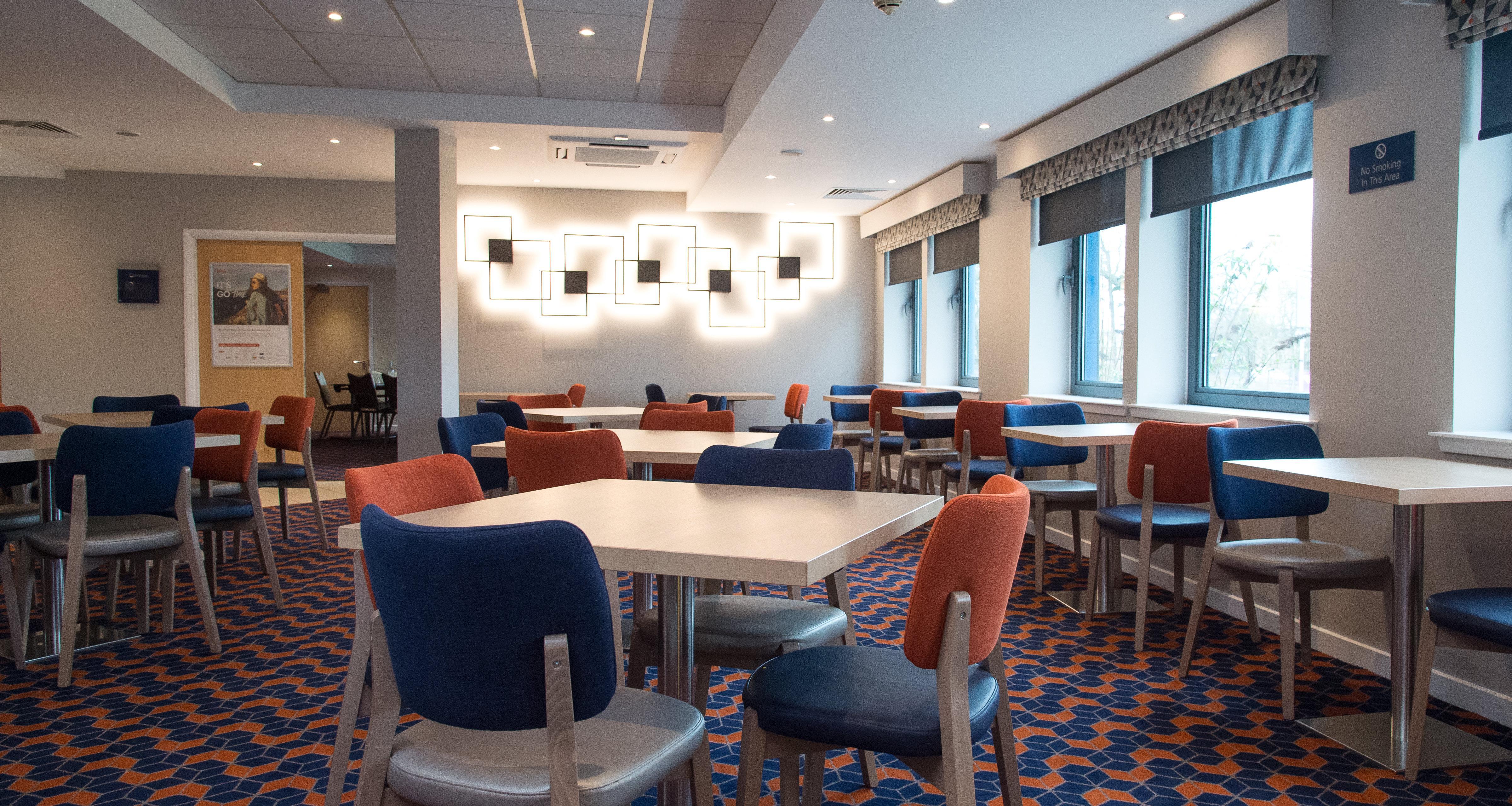 Holiday Inn Express Dunfermline By Ihg Exteriör bild