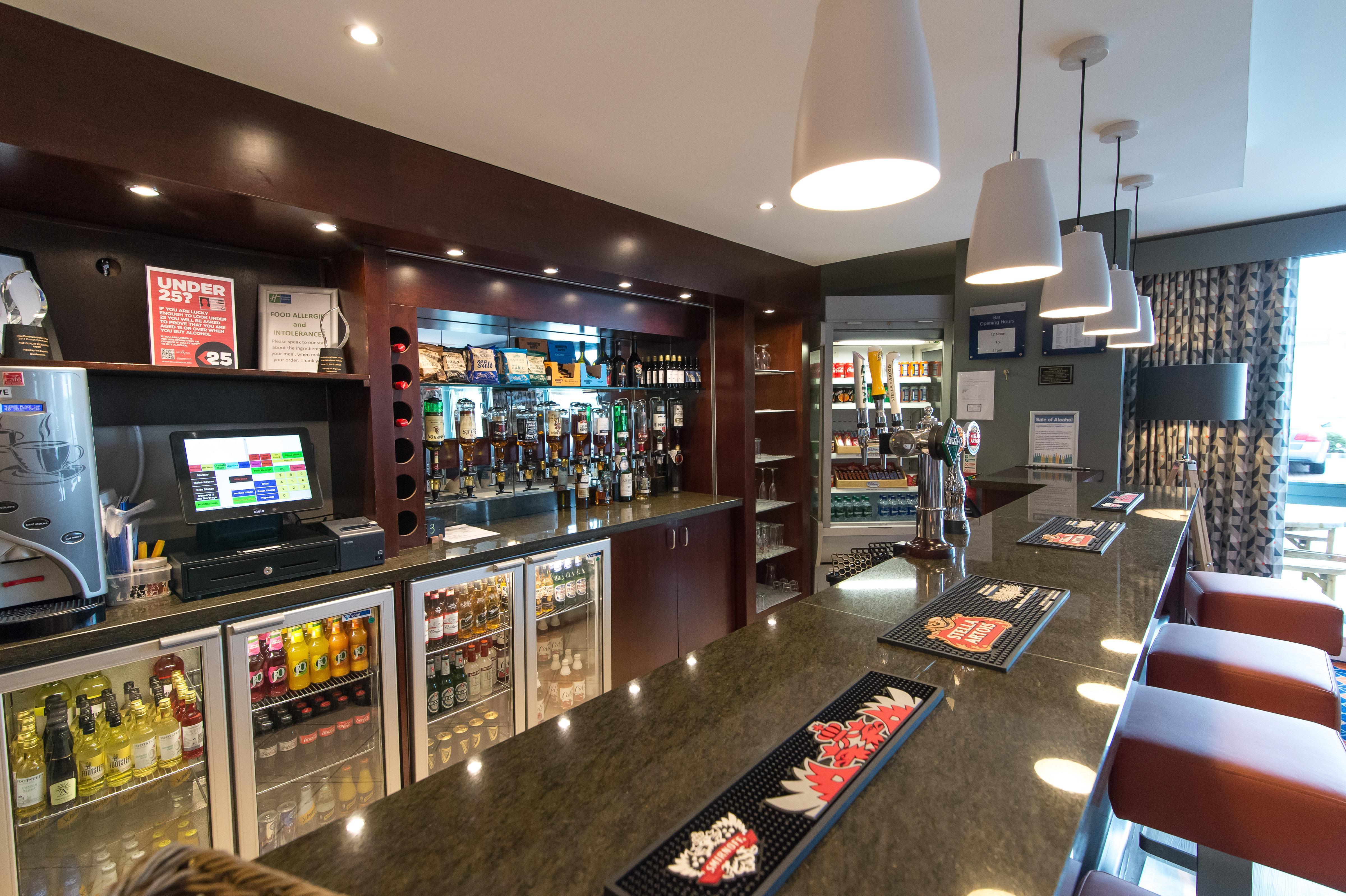 Holiday Inn Express Dunfermline By Ihg Exteriör bild