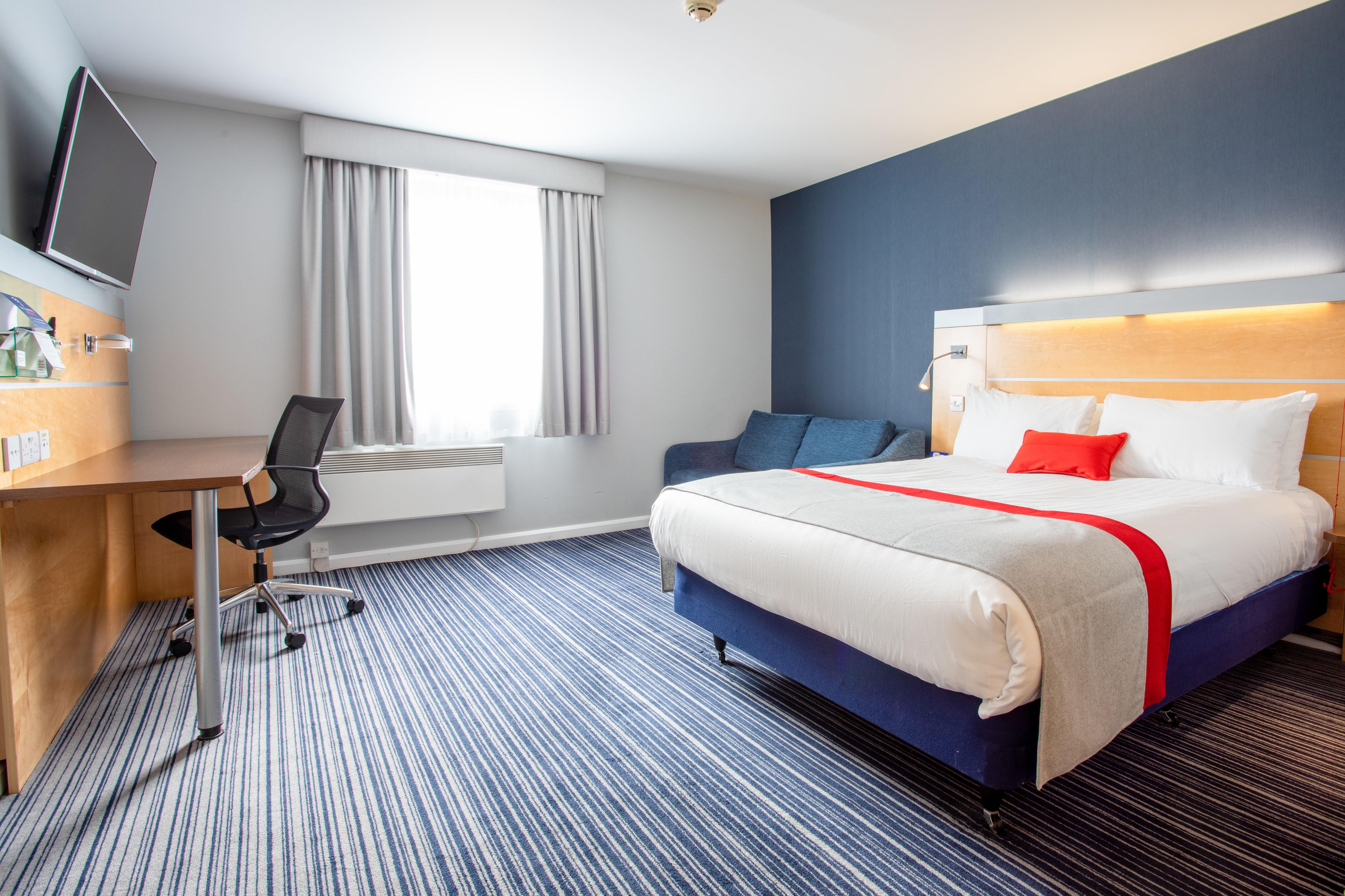 Holiday Inn Express Dunfermline By Ihg Exteriör bild
