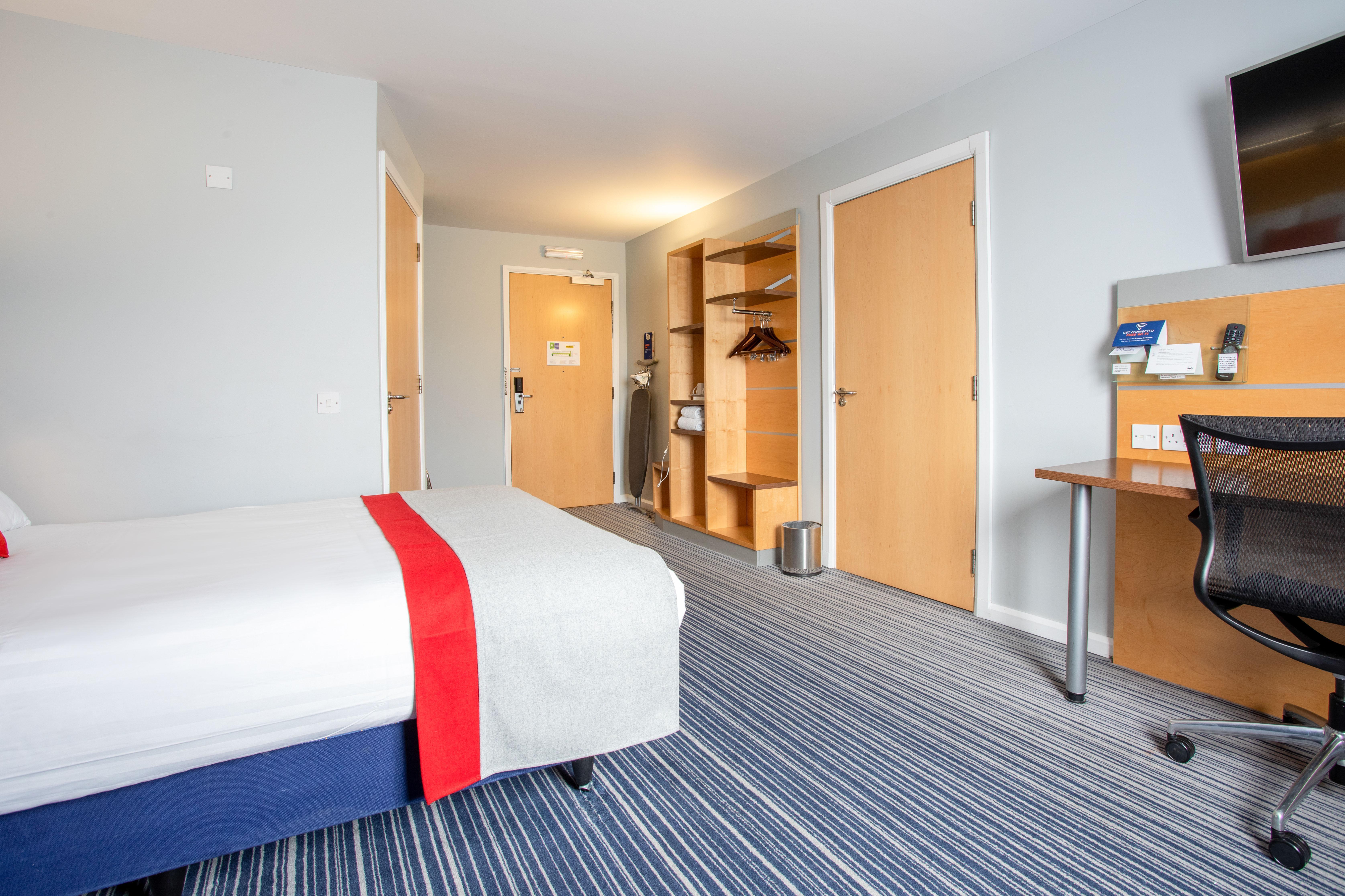Holiday Inn Express Dunfermline By Ihg Exteriör bild