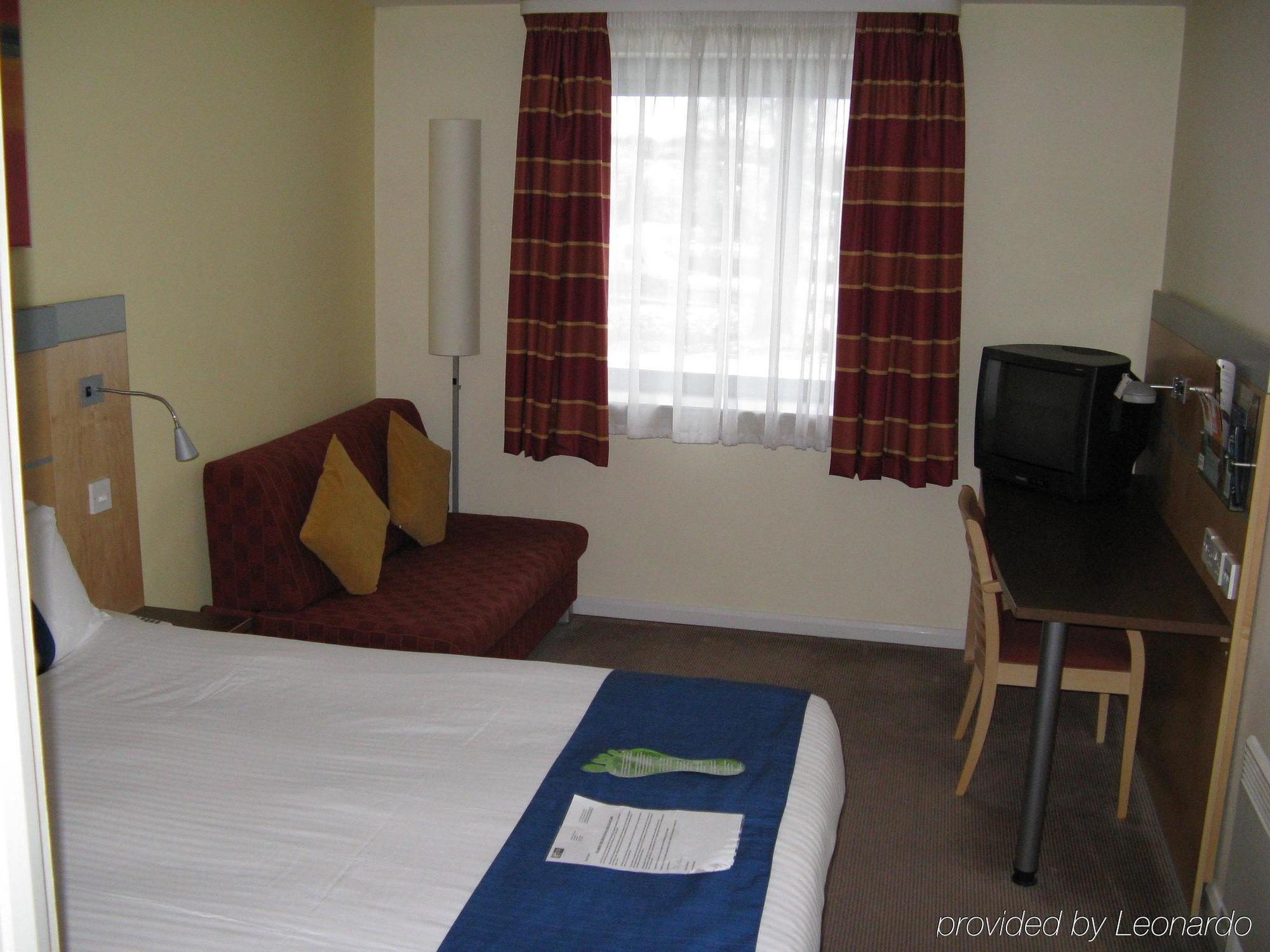 Holiday Inn Express Dunfermline By Ihg Exteriör bild