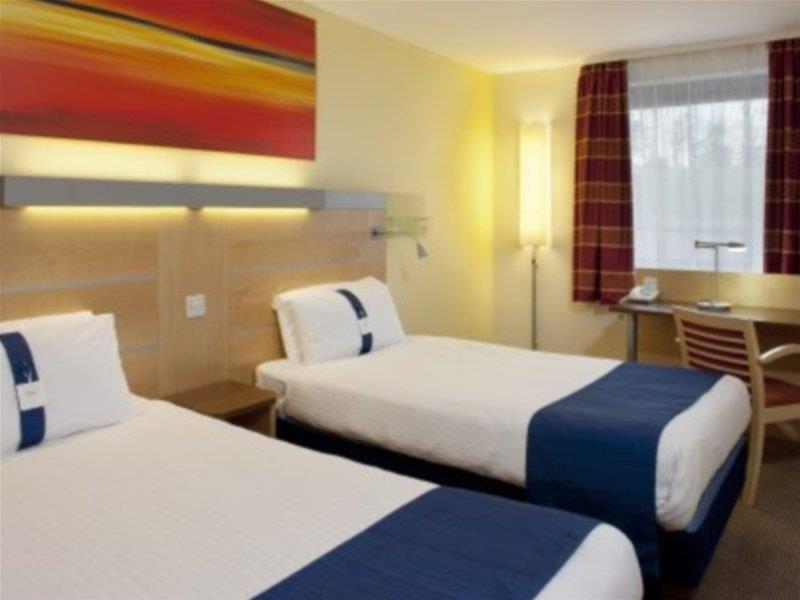 Holiday Inn Express Dunfermline By Ihg Exteriör bild