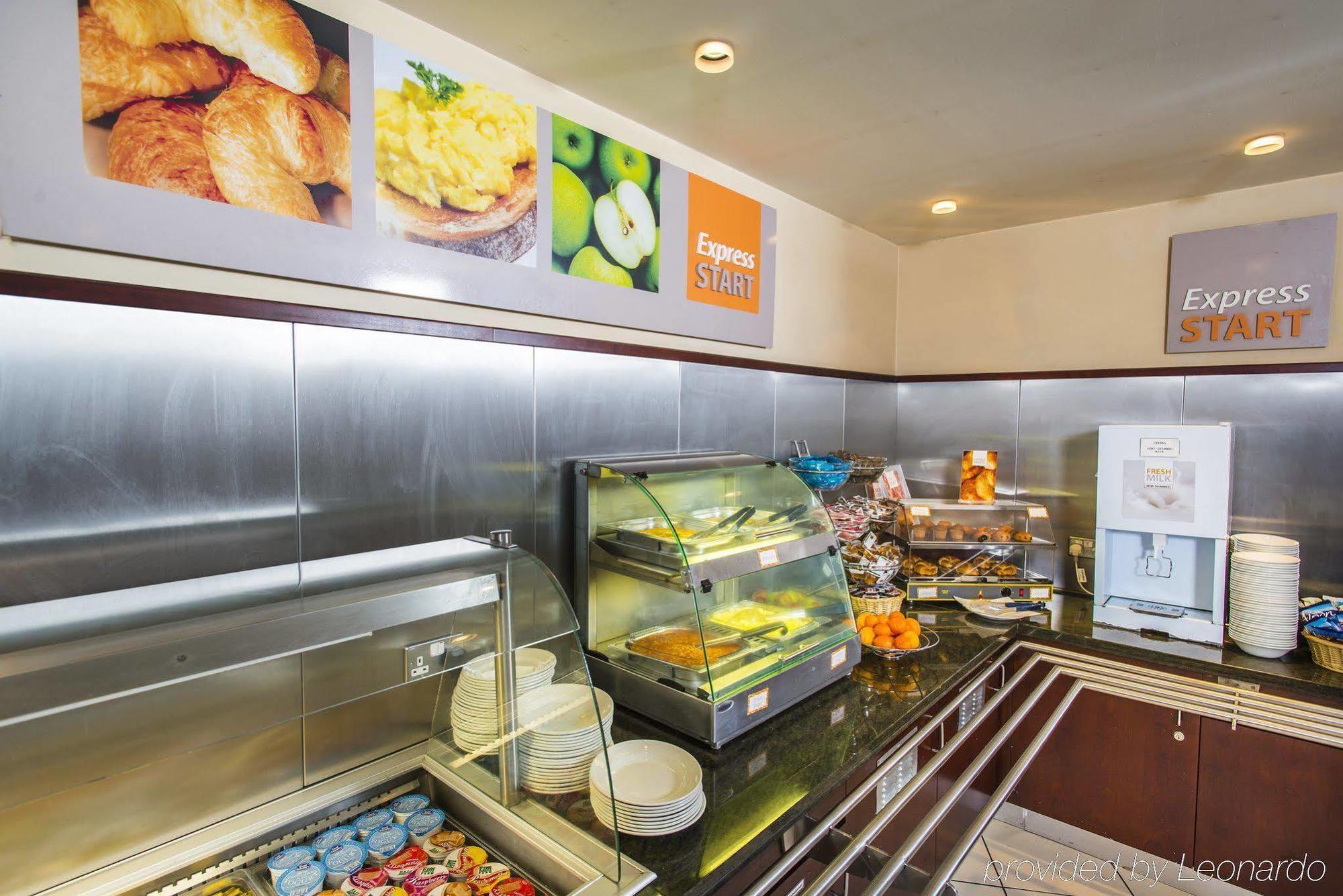Holiday Inn Express Dunfermline By Ihg Exteriör bild