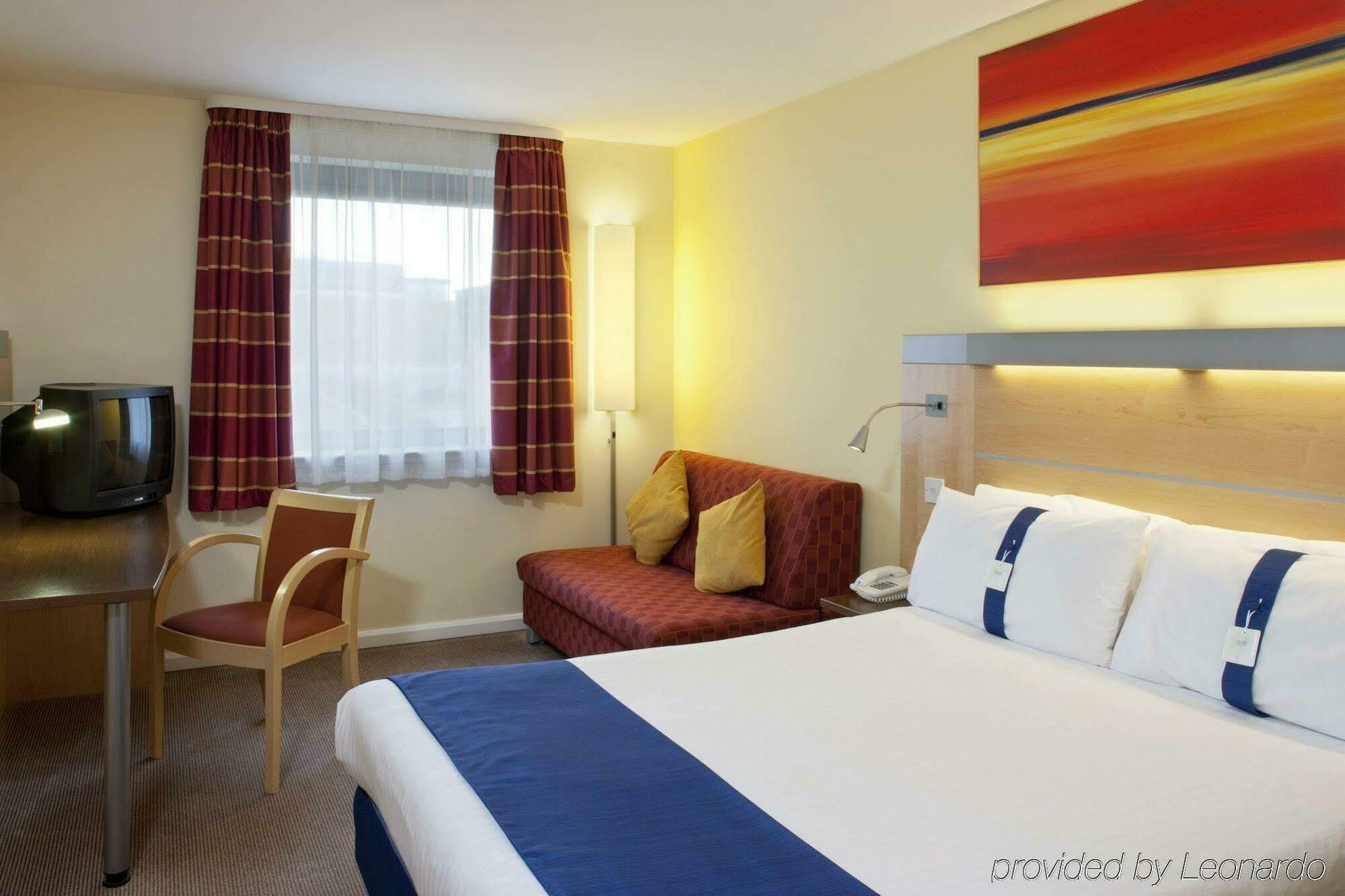 Holiday Inn Express Dunfermline By Ihg Exteriör bild